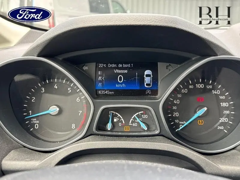 Tableau de bord du Ford C-MAX 2019 avec affichage numérique, compte-tours et vitesse à zéro km/h.