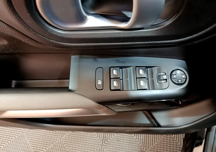 Commande des vitres et rétroviseurs côté gauche noir du Citroën C5 Aircross 2020 finition Feel