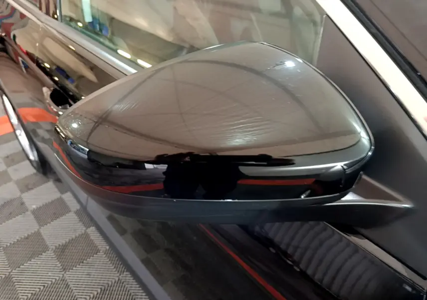 Rétroviseur côté droit noir brillant de l’Opel Grandland X 1.5 Diesel 130 Elegance Business 2021.