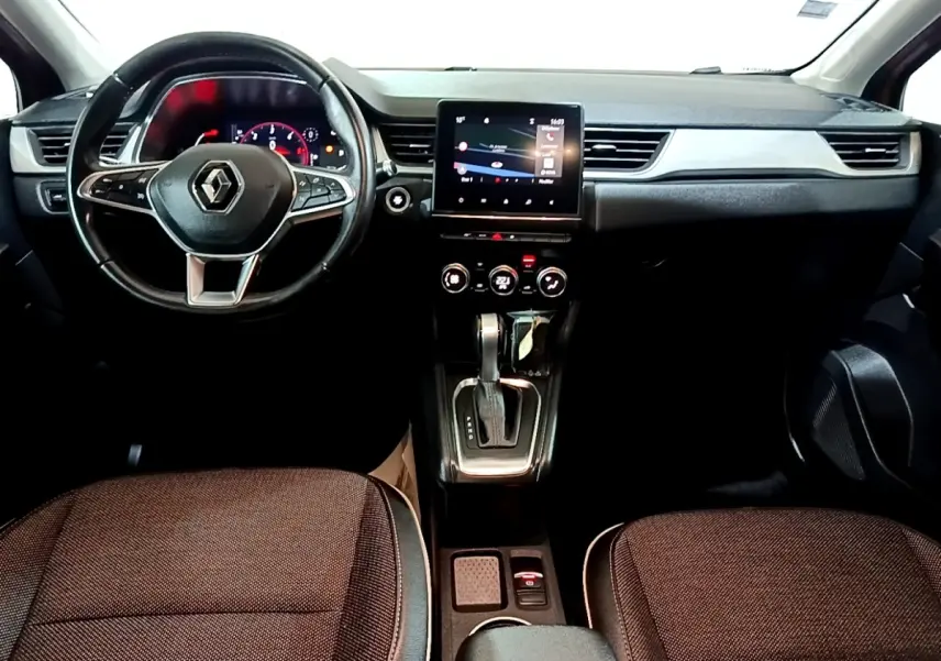 Vue intérieure avant du Renault Captur Intens 2020, tableau de bord noir avec écran tactile central et volant cuir multifonctions.