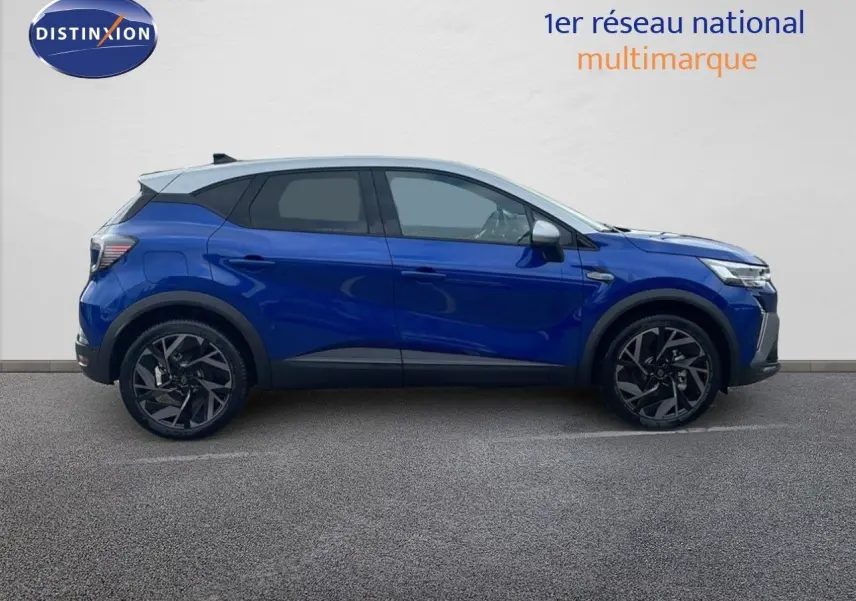 Profil latéral droit du Renault Captur E-Tech hybride 2025 en bleu Iron Metal avec toit gris et jantes noires.
