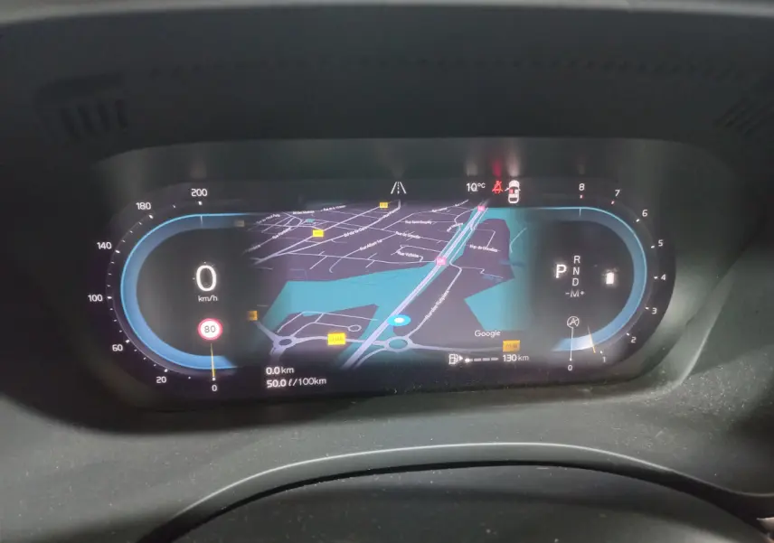 Affichage numérique du tableau de bord du Volvo XC60 B4 2022, avec navigation et vitesse à 0 km/h.