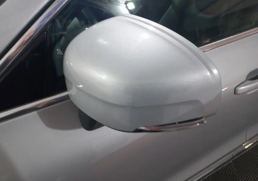 Rétroviseur droit gris clair du Volvo XC60 B4 197 Geartronic 8 Inscription 2022 avec clignotant intégré.