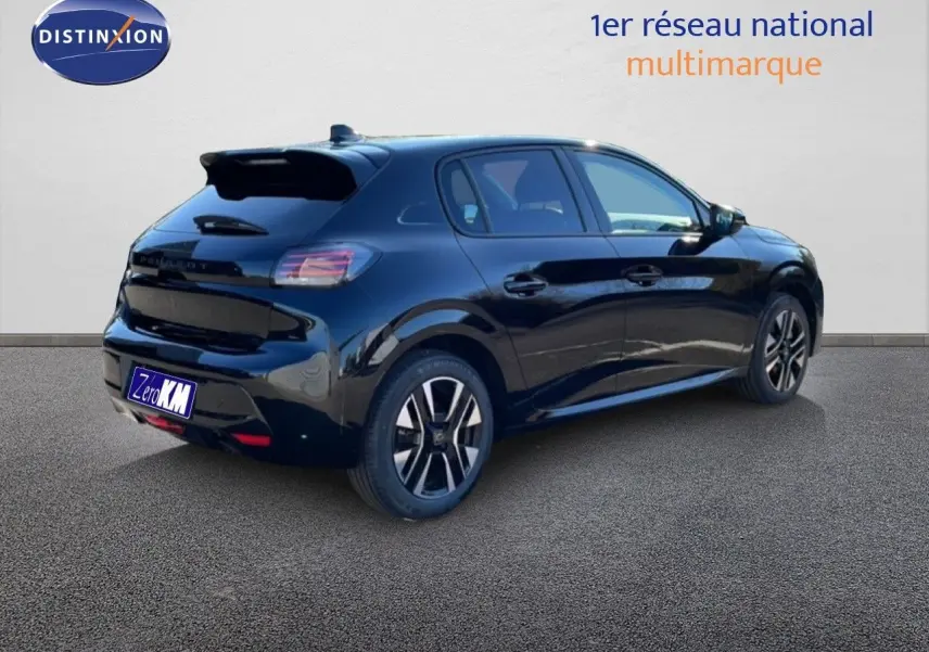 Peugeot 208 Hybrid 110ch noire perla metal vue 3/4 arrière droit, jantes alliage et feux LED distinctifs.