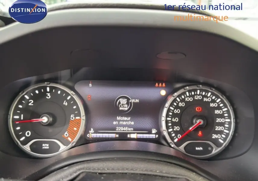 Tableau de bord du Jeep Renegade 1.6 MJT 130CH Limited 2022 affichant compte-tours, vitesse et écran digital.