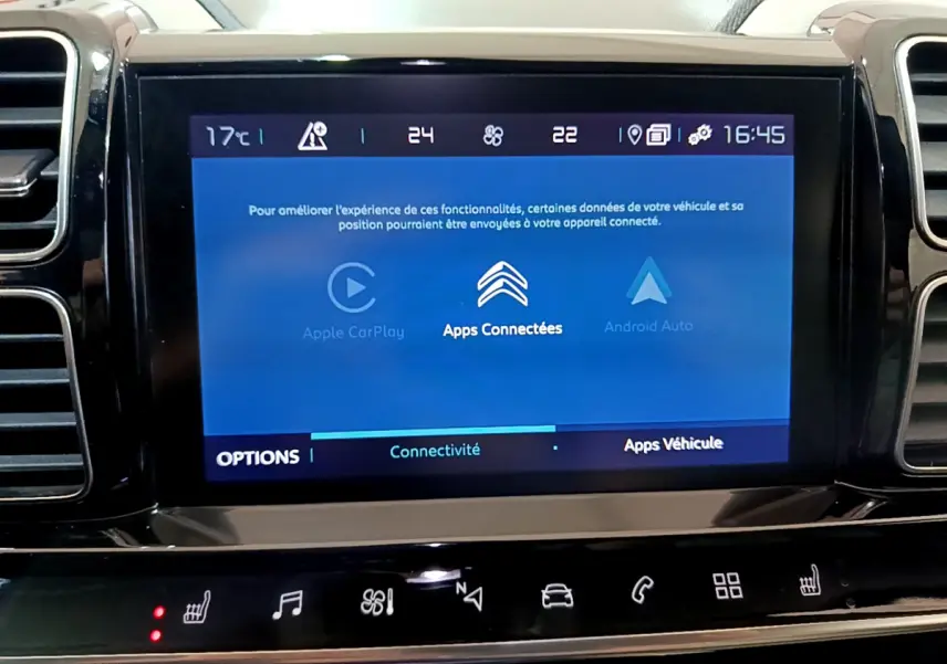 Écran tactile central affichant les options Apple CarPlay et Android Auto dans le tableau de bord du Citroën C5 Aircross Hybrid noir.