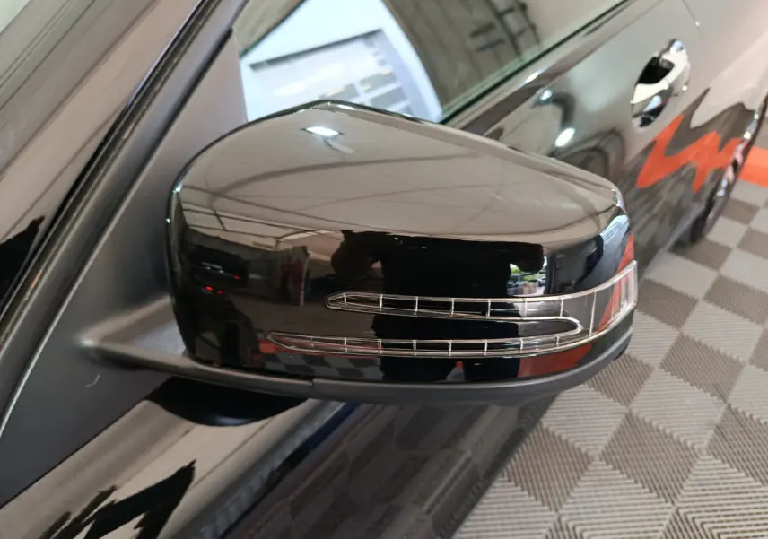 Rétroviseur côté gauche noir brillant avec clignotant intégré sur Mercedes GLA 220 d Business Exec 2018