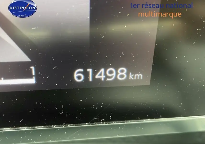 Compteur numérique affichant 61 498 km dans une Citroën C4 blanche, version Feel Pack Business 2022.