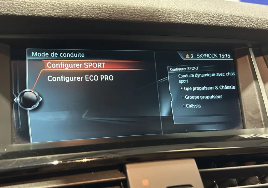 Écran central de la BMW X3 noir 2017 montrant le menu de configuration des modes de conduite SPORT et ECO PRO.