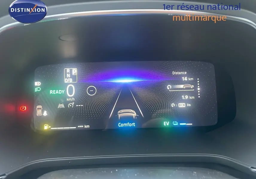 Tableau de bord numérique du Renault Captur E-Tech Hybrid 2025 affichant la vitesse à 0 km/h et mode Confort en EV.