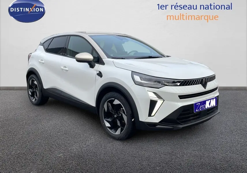Renault Captur E-Tech hybride blanc nacré avec toit beige, vue 3/4 avant côté gauche sur fond neutre.