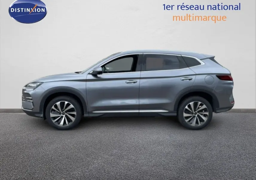 Vue latérale gauche d'un SUV BYD SEAL U 2026 en gris métallisé avec jantes alliage et vitres teintées.