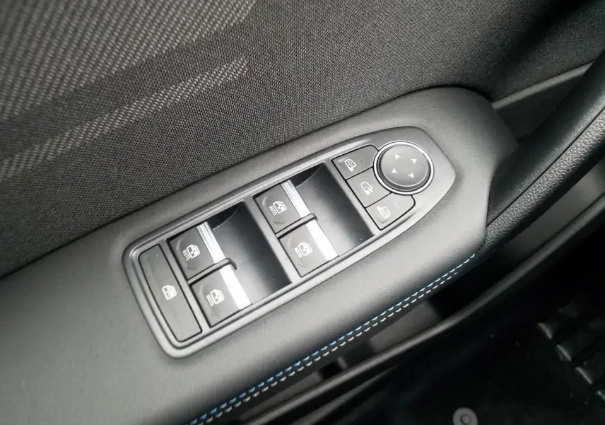 Commande des vitres et réglage des rétroviseurs côté conducteur du Renault Captur 1.8 E-Tech hybride gris Rafale.