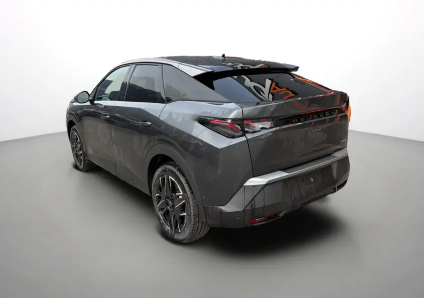 Peugeot 3008 Hybrid gris titane toit noir, vue 3/4 arrière droit avec jantes alu noires et feux LED.