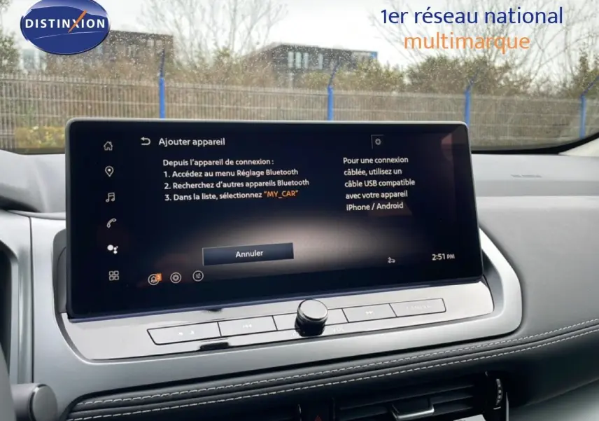 Écran tactile central du tableau de bord du Nissan Qashqai 2025 gris squale metal, affichant le menu Bluetooth.