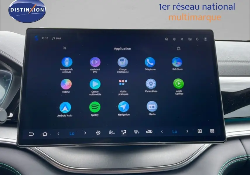 Écran tactile central du BYD SEAL U 2026 en intérieur, affichant les applications multimédias et de navigation.