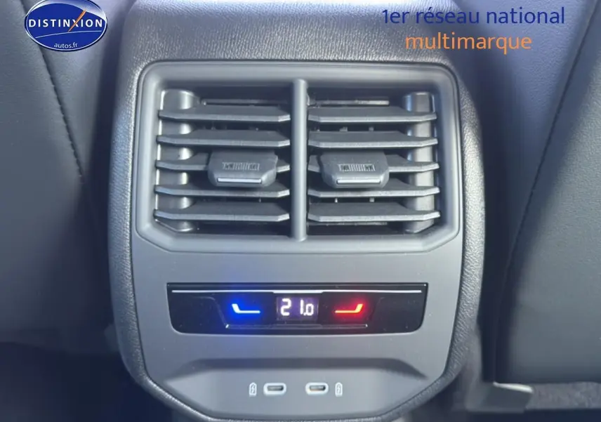 Détail des commandes de climatisation arrière et prises USB du CUPRA Formentor 1.5 eTSI Hybrid 2026.