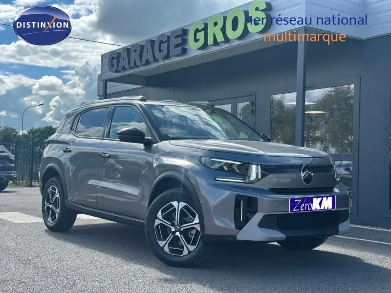 Citroën C3 Aircross gris Mercury vue 3/4 avant droit, avec jantes alu et barres de toit visibles.
