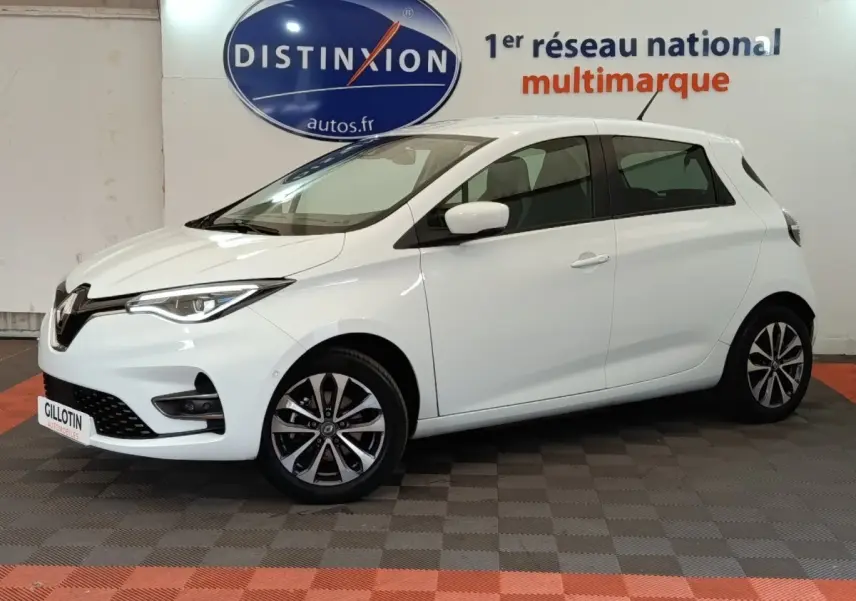 Renault ZOE Intens R110 blanc en vue profil côté gauche, avec jantes alliage et phares LED visibles.
