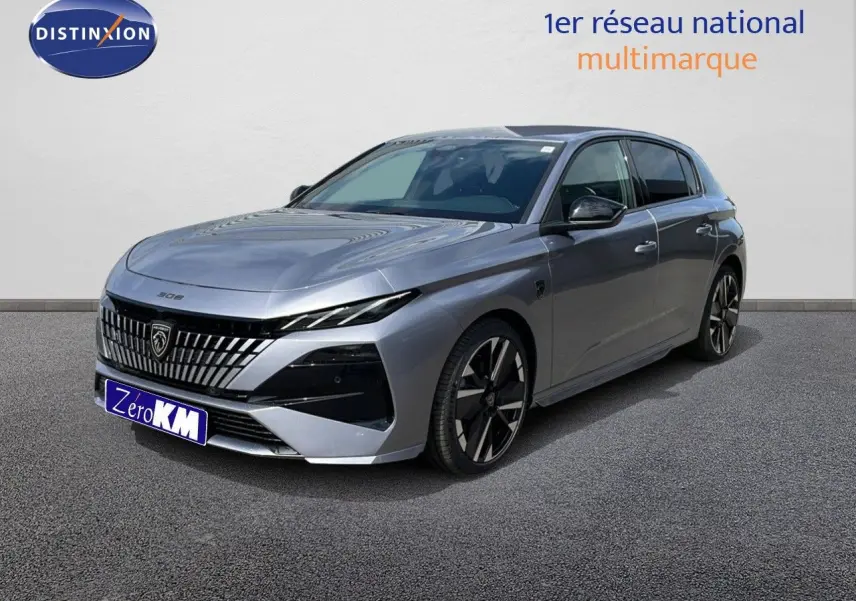 Peugeot 308 1.2 Hybrid gris Artense métal vue 3/4 avant avec calandre distinctive et jantes noires.