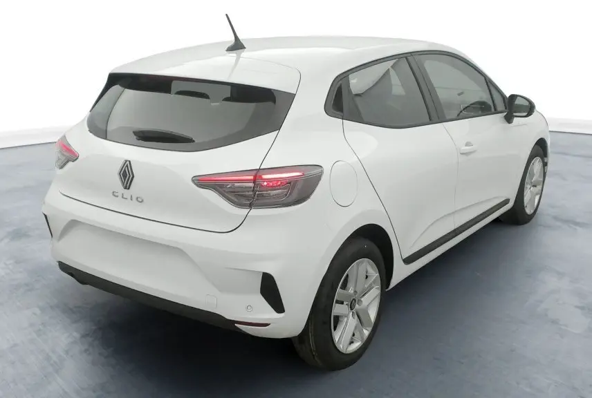 Vue 3/4 arrière droite d'une Renault Clio V blanche Glacier avec feux arrière LED et jantes alliage 16 pouces.