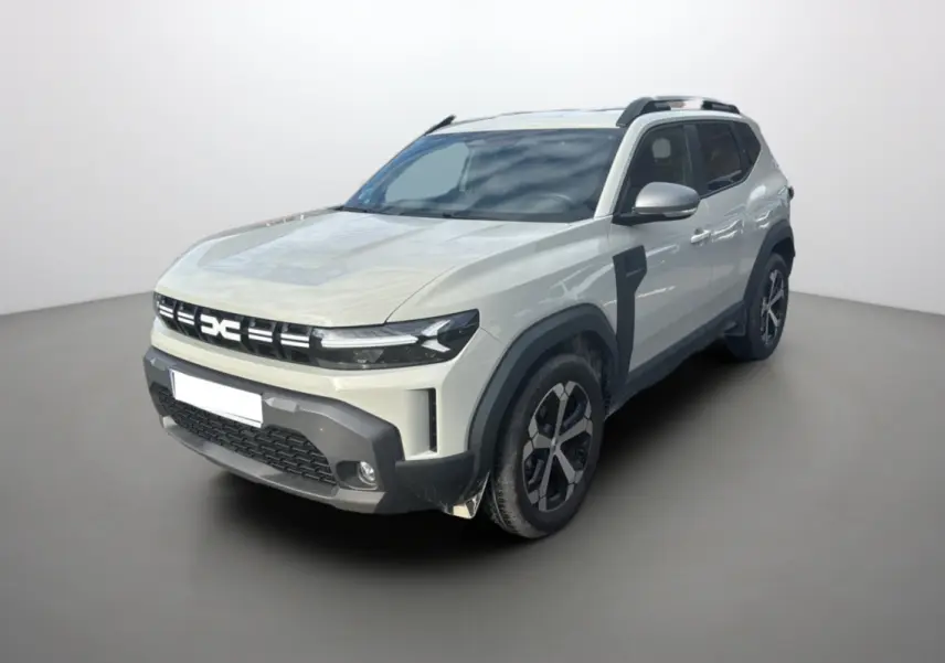 SUV Dacia Duster TCE 130 4x2 Journey couleur Sandstone, vue 3/4 avant droit avec jantes alu 18 pouces.