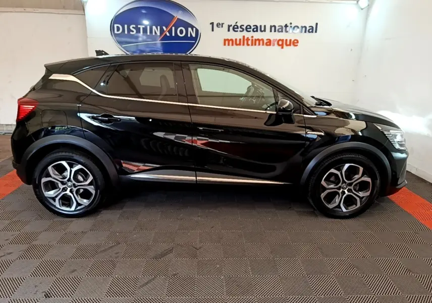 Renault Captur Business noir vue de profil côté gauche, avec jantes alliage et lignes de caisse marquées.