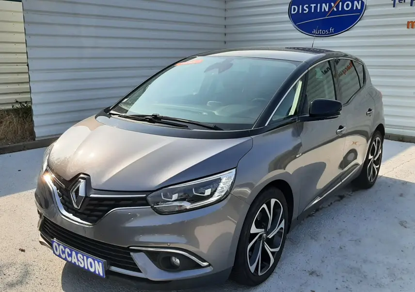 Renault Scénic IV gris Cassiopée avec toit noir, vue 3/4 avant droit, jantes alliage et calandre chromée.
