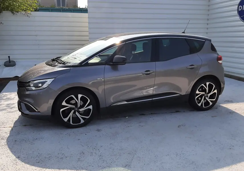 Renault Scénic IV gris Cassiopée avec toit noir, vue de profil côté gauche, jantes alliage distinctives.