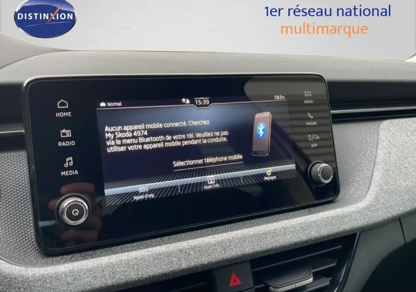 Écran tactile central du tableau de bord du Skoda Kamiq 2025, affichant le menu Bluetooth et commandes multimédia.
