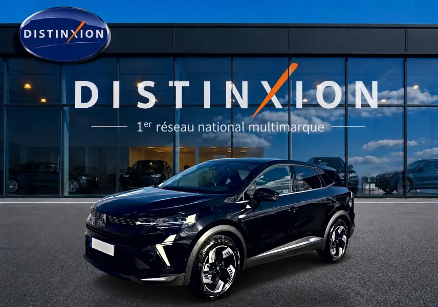 Renault Symbioz 1.8 e-tech noir étoile en 3/4 avant droit, avec jantes alu distinctives et signature lumineuse LED.