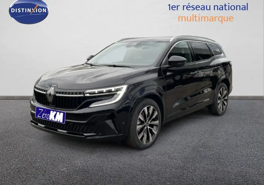 Renault Espace 2025 noir étoile métal en 3/4 avant droit, SUV hybride avec jantes alliage et feux LED distinctifs.