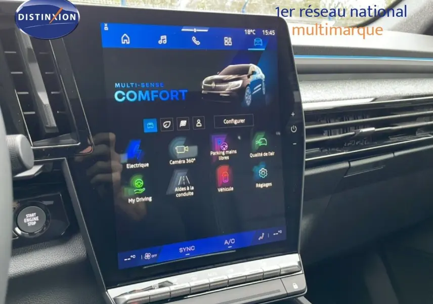 Écran tactile central du tableau de bord du Renault Espace 2025, affichant le mode Confort en intérieur noir.