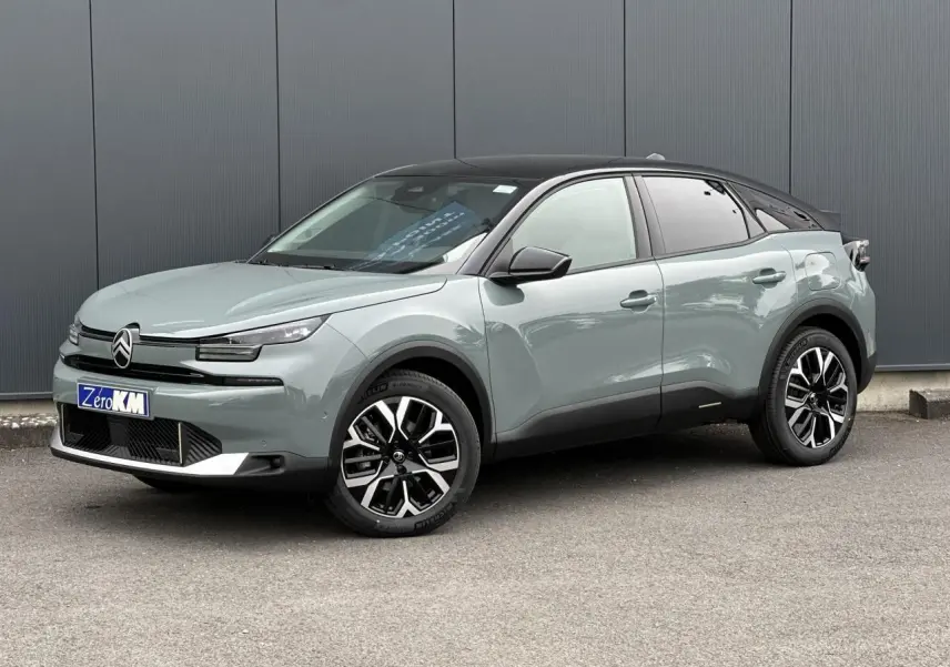 Citroën C4 Manhattan Green vue 3/4 avant droit avec toit noir et jantes alliage 18 pouces diamantées