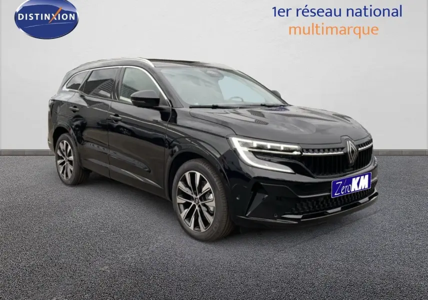 Renault Espace noir étoile métal en 3/4 avant droit, mettant en valeur ses phares LED et jantes bi-ton.