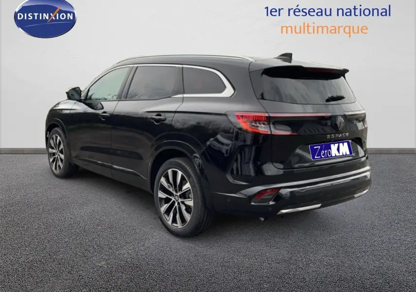 Renault Espace 2025 noir étoile métal vu de trois quarts arrière droit avec feux arrière LED et jantes alliage.