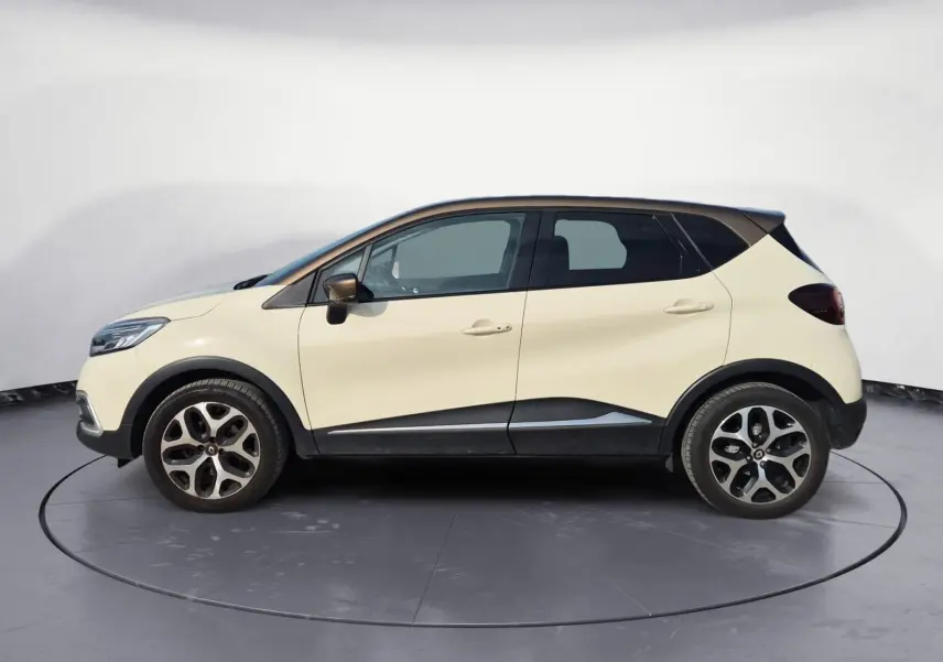 Renault Captur 1.2 TCE 120 Energy Iridium beige/marron vu de profil côté gauche avec jantes alliage 17 pouces.