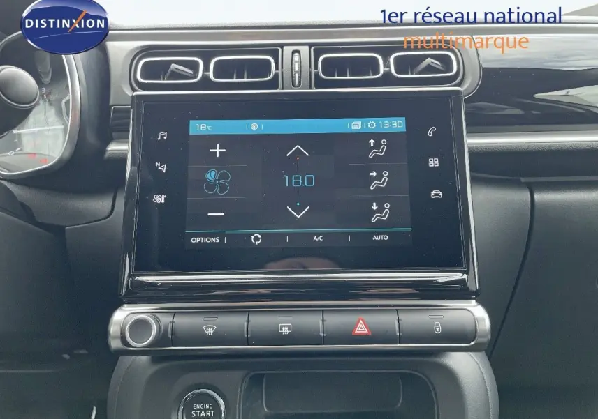 Tableau de bord de Citroën C3 2021 avec écran tactile central affichant la climatisation à 18°C, boutons de contrôle et démarrage.