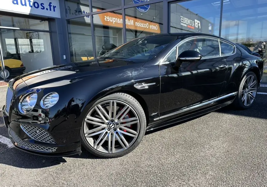 Bentley Continental GT Speed noire vue de profil côté gauche, avec jantes alliage et calandre distinctive.