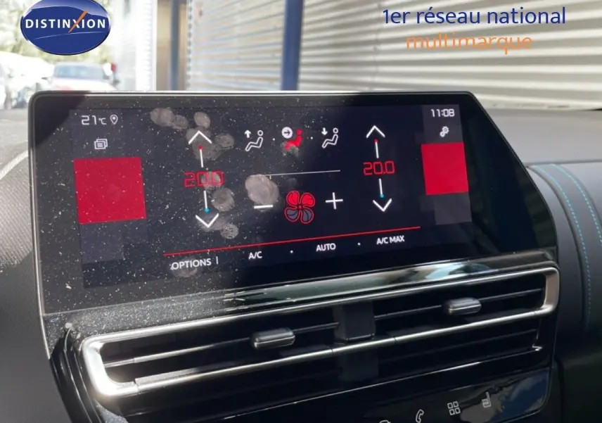 Écran tactile de climatisation du Citroën C5 Aircross gris platinium, vue intérieure centrée sur la console.