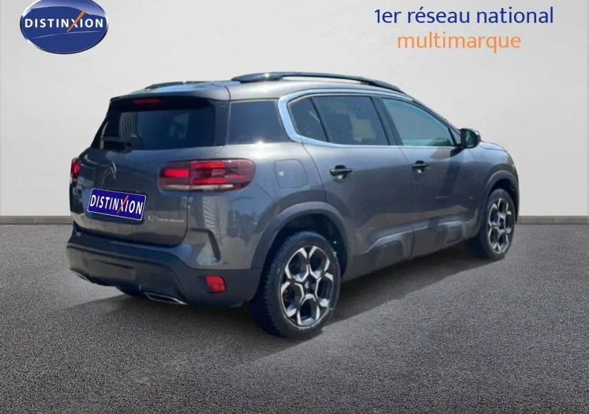 Citroën C5 Aircross gris platinium métal en 3/4 arrière droit, avec jantes bi-ton et toit panoramique.