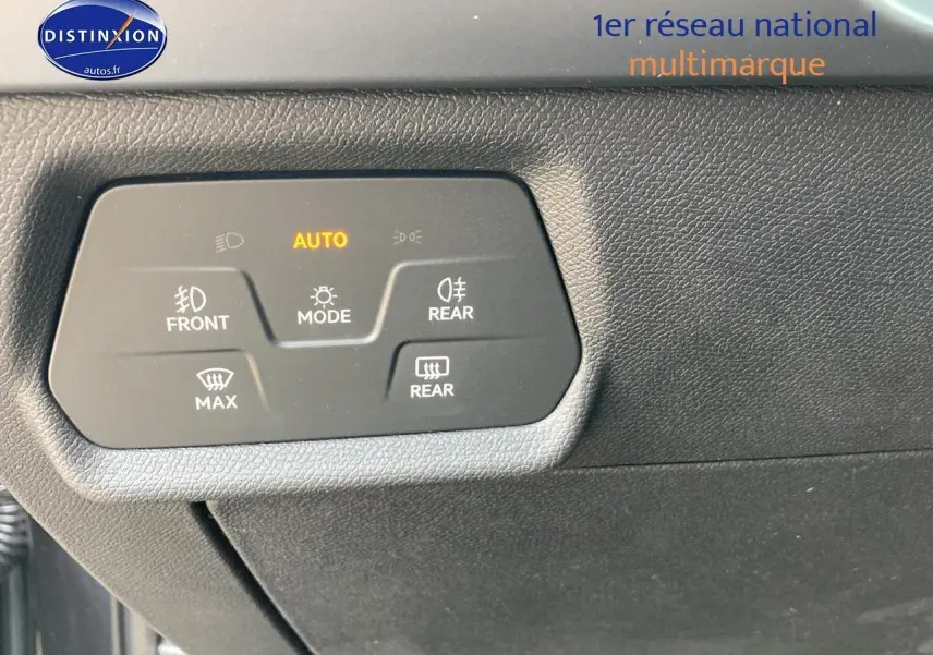 Panneau de commandes d’éclairage intérieur noir du CUPRA Formentor gris magnétique 2025, vue de côté.