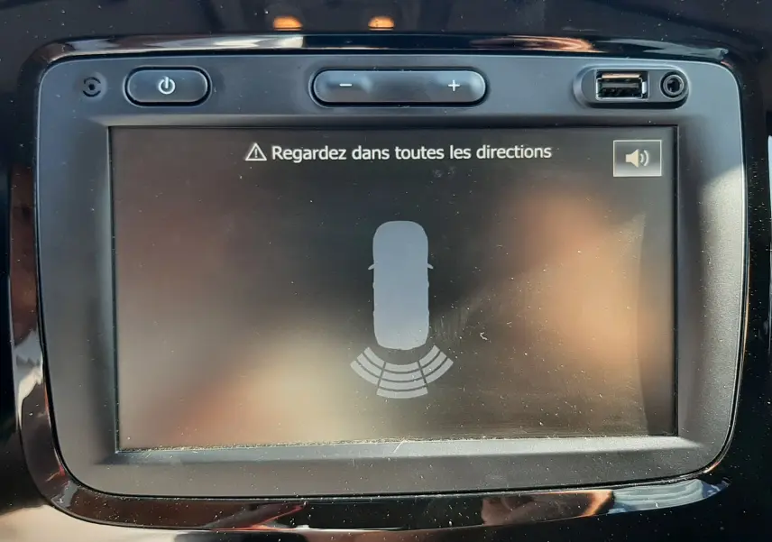Écran tactile central du Renault Captur 2019 affichant les réglages de connectivité Bluetooth et smartphone.