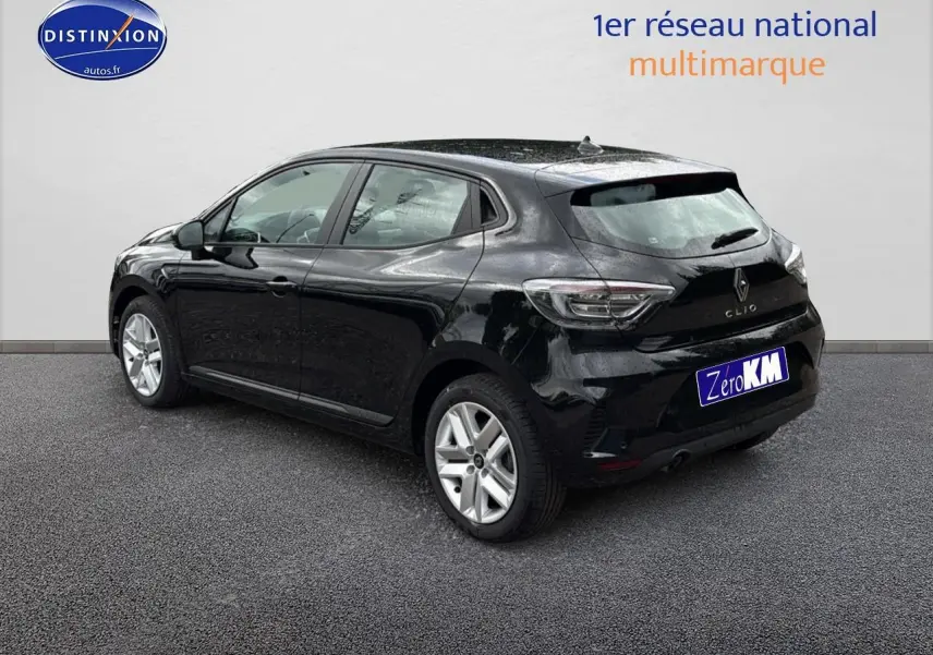 Renault Clio V noir étoilé vue 3/4 arrière côté gauche, avec jantes acier 16 pouces et feux LED distinctifs.