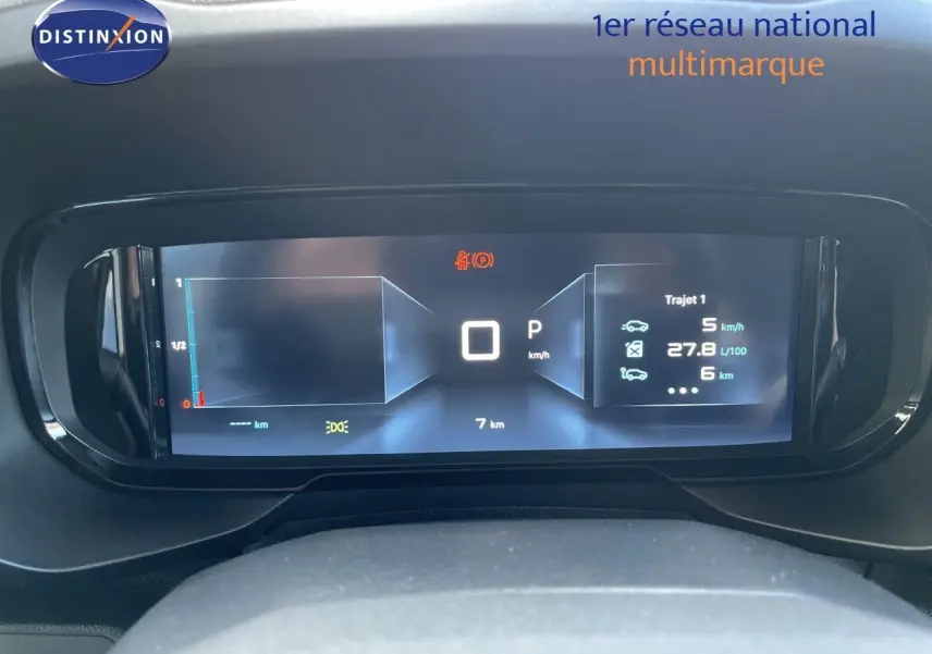 Affichage numérique du tableau de bord du Citroën Berlingo 2026, montrant la vitesse à 0 km/h et les données de trajet.