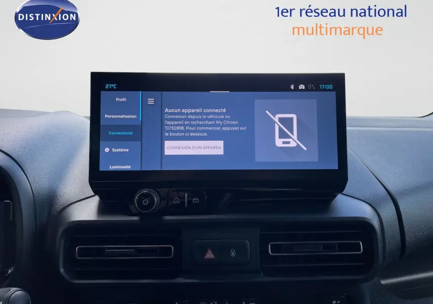 Écran tactile central du tableau de bord du Citroën Berlingo 2026, affichant le menu de connectivité.