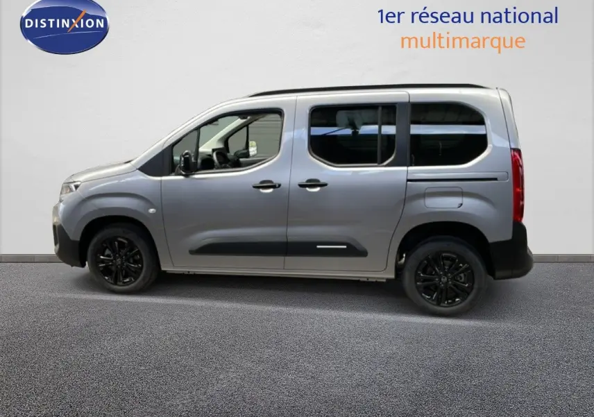 Profil côté gauche d'un Citroën Berlingo gris Artense métallisé avec jantes noires, présenté en intérieur sur fond clair.