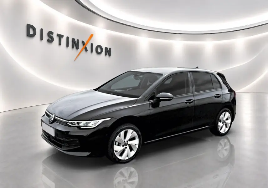 Volkswagen Golf 1.5 ETSI Evo2 noire vue 3/4 avant droit dans un showroom lumineux avec logo Distinxion.