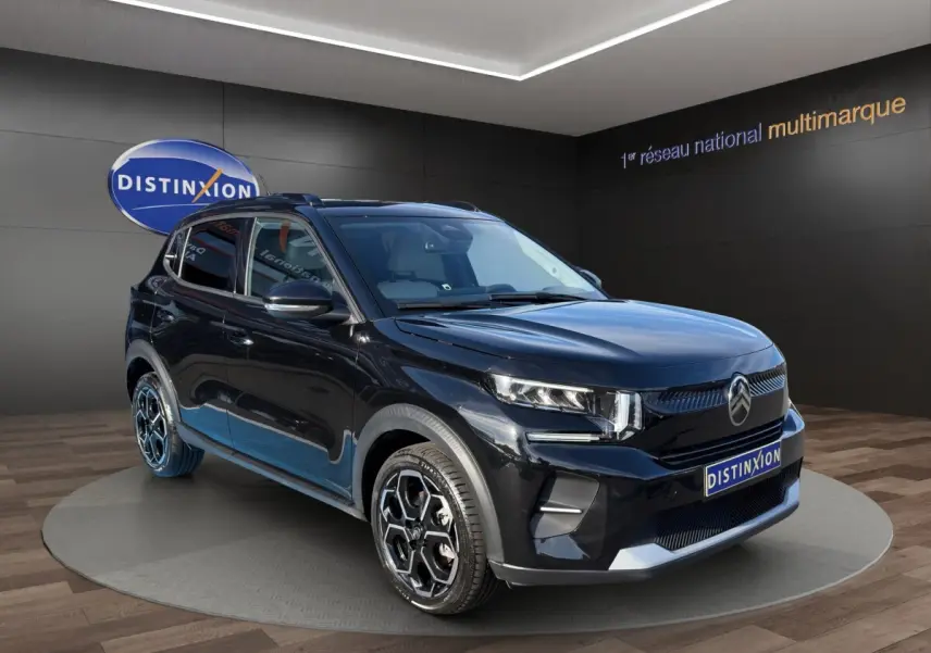 Citroën C3 Turbo 100 BVM6 noir vue 3/4 avant droit, avec jantes noires et détails modernes sur calandre.