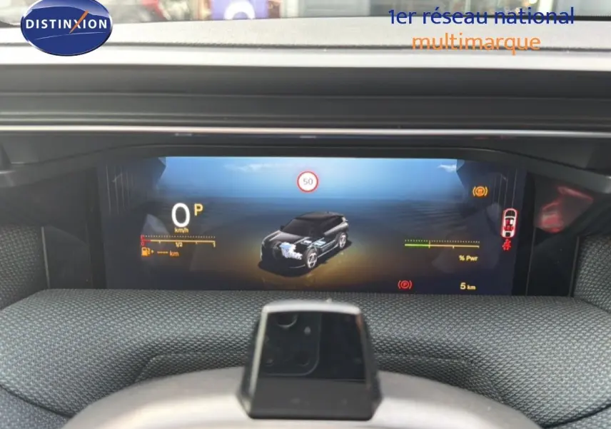 Tableau de bord numérique du Citroën C5 Aircross Hybrid 2026, affichage de la consommation et état du véhicule.